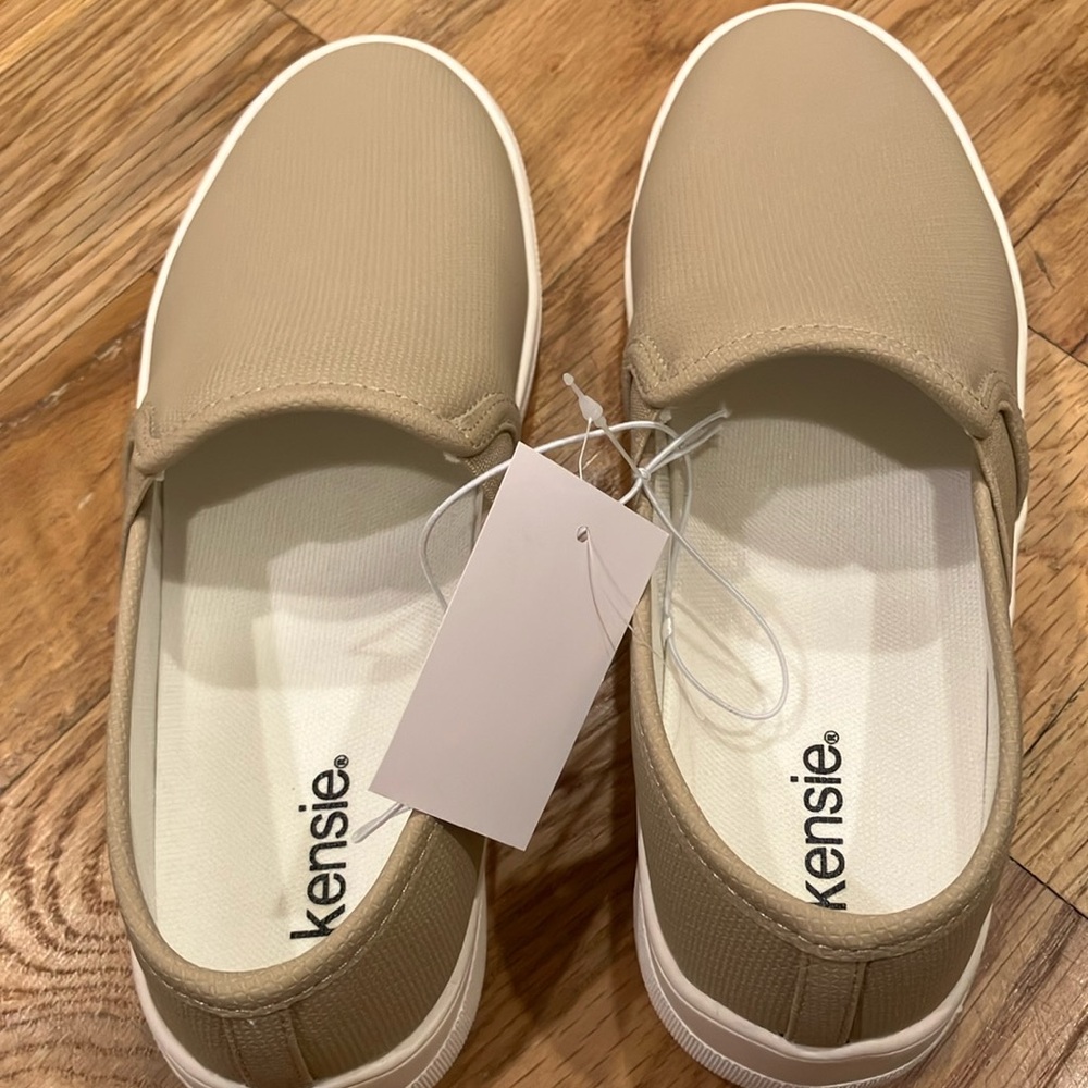 Kensie Stephanie Tan Shoes New in Box Casual White Support Neutral Versatile